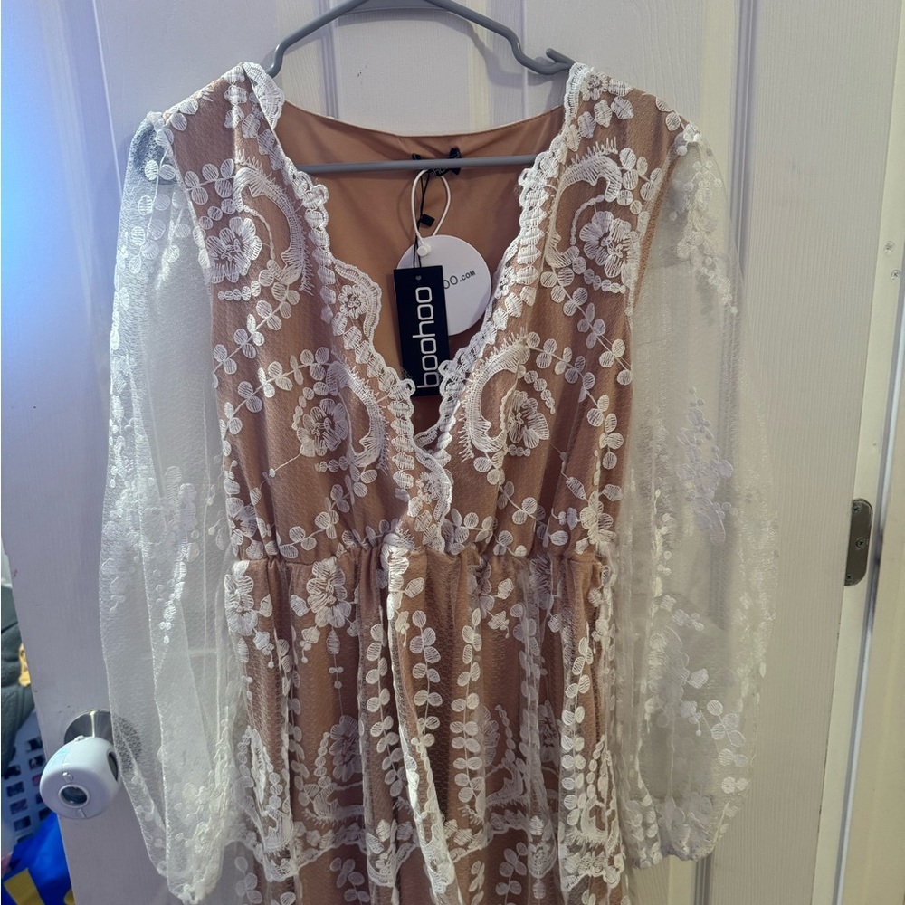 Boohoo Tan and White Floral Lace Dress